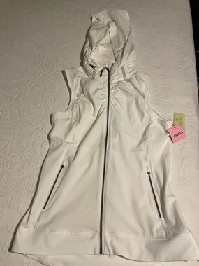 TANGERINE NWT white & delicate vest.
